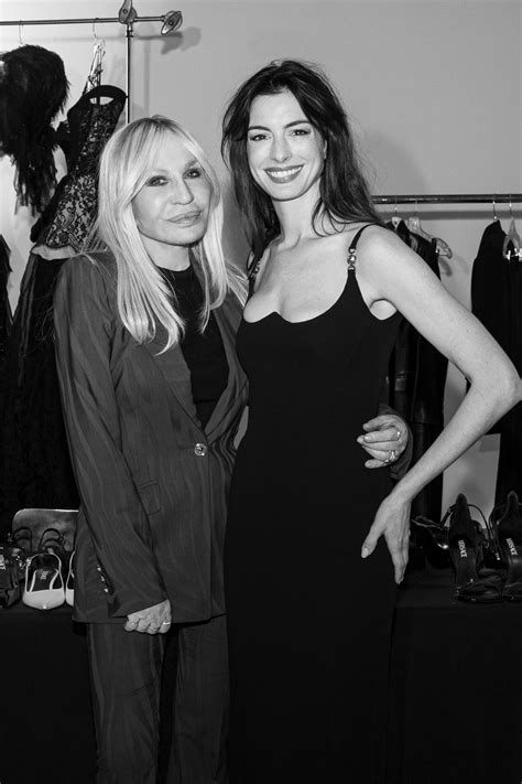 ann hathaway versace|anne hathaway donatella versace.